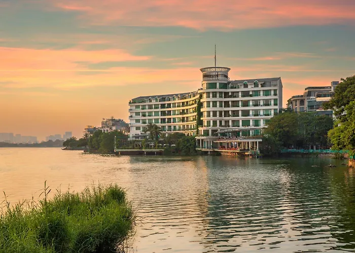 Club & Residences